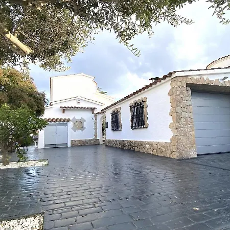 Holiday home Casa De Lujo Con Piscina Y Amarre Privados Ref 350 *