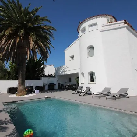 Casa De Lujo Con Piscina Y Amarre Privados Ref 350